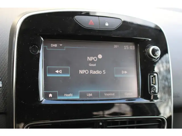 Renault Clio Estate 0.9 TCe Limited 2018 Benzine 31