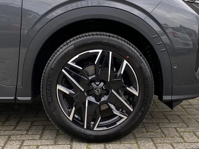 Peugeot 3008 1.2 Hybrid 145 GT 2025 Hybride Benzine 7