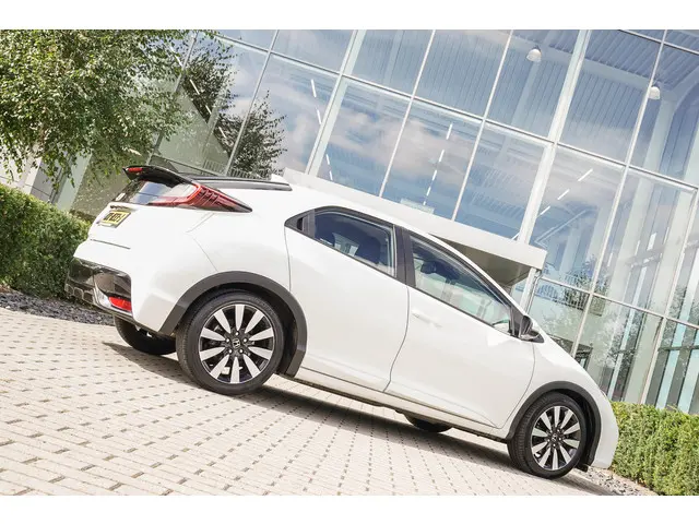 Honda Civic 1.8i VTEC ELEGANCE - SPORT 2016 Benzine 10