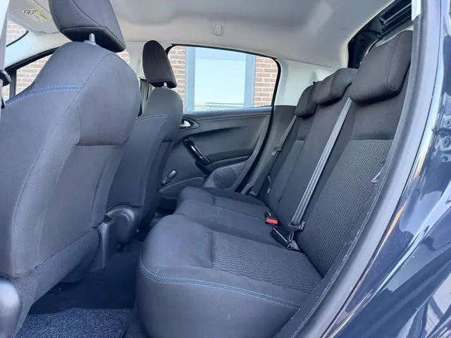 Peugeot 208 1.2 PureTech Signature 2018 Benzine 8