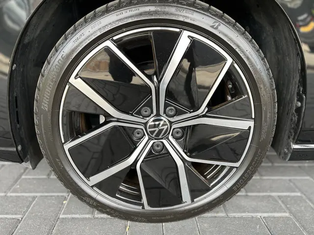 Volkswagen Golf 1.5 eTSI Edition 50 2024 Hybride Benzine 24