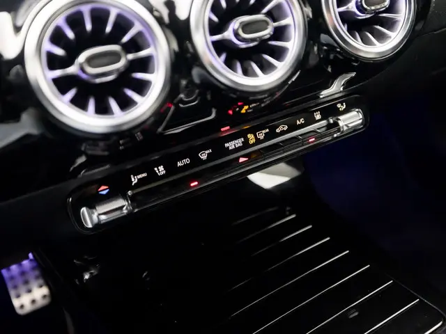 Mercedes-Benz CLA 250 e AMG Sport 2021 Hybride Benzine 9