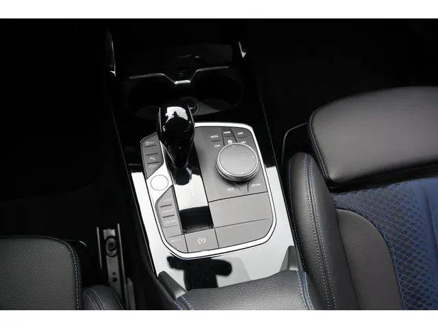 BMW 1 Serie 116i High Executive 2022 Benzine 17