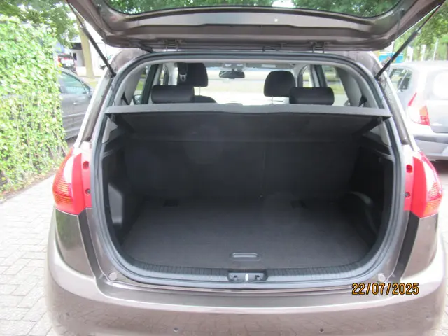 Kia Venga 1.6 CVVT ExecutiveLine 2013 Benzine 6