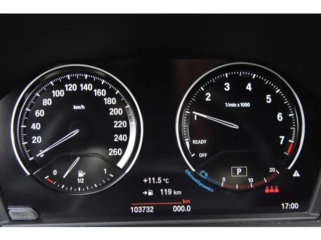 BMW 1 Serie 118i Executive 2018 Benzine 18