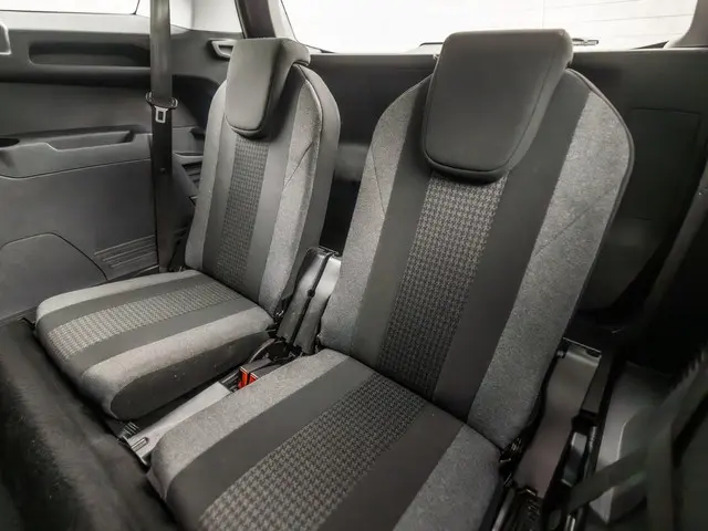 Peugeot 5008 1.2 PureTech Sport 7 Persoons 2018 Benzine 14