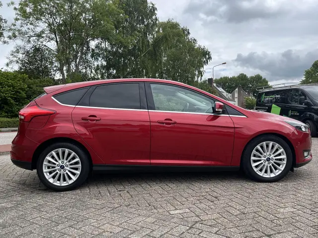 Ford Focus 1.5 Ecoboost Titanium 2015 Benzine 9