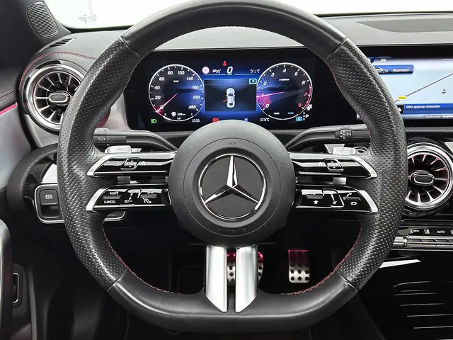 Mercedes-Benz CLA 180 AMG Line 2023 Hybride Benzine 21