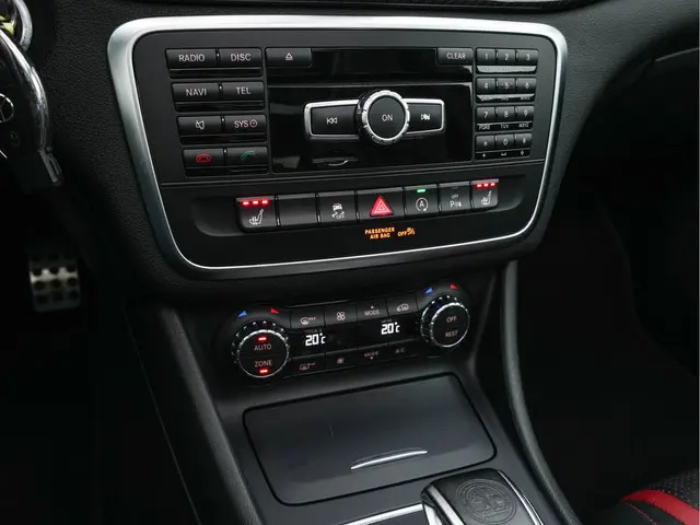 Mercedes-Benz GLA 45 AMG 4-Matic 2015 Benzine 13