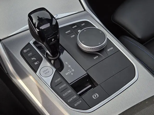 BMW 3 Serie Touring 330e xDrive 2021 Hybride Benzine 25