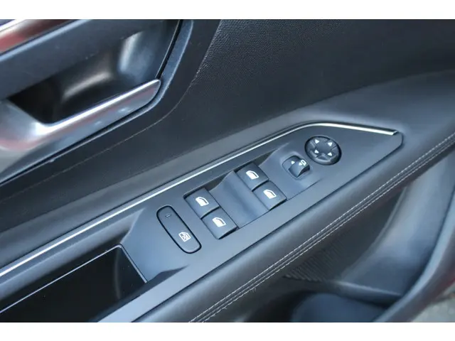 Peugeot 3008 1.2 PureTech Première 2017 Benzine 8