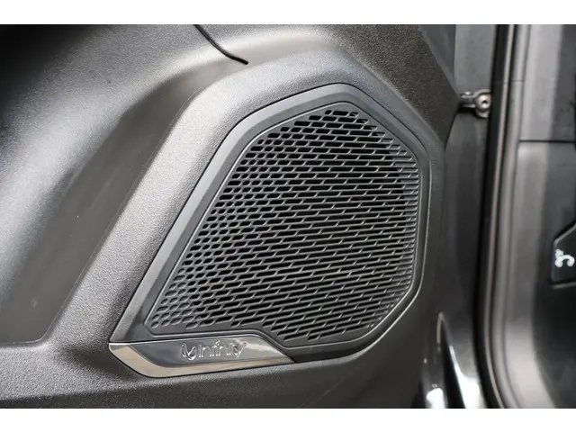 Lynk & Co 01 Lynk&Co 1.5 2023 Hybride Benzine 37
