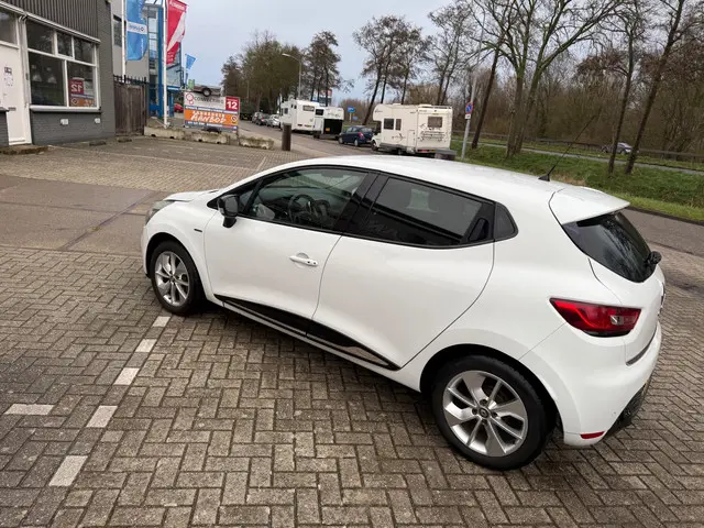 Renault Clio 1.2 Night & Day 2016 Benzine 16