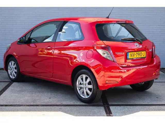 Toyota Yaris 1.0 VVT-i Aspiration 2014 Benzine 10