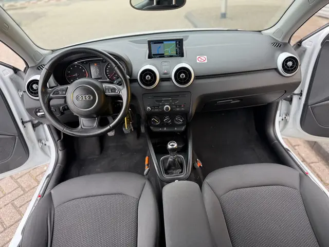 Audi A1 Sportback 1.2 TFSI S-Line Bj 2014 2014 Benzine 14