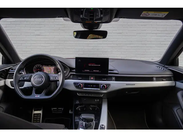 Audi A4 Avant 45 TFSI quattro edition one 2020 Benzine 2