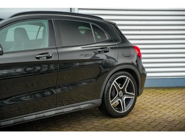 Mercedes-Benz GLA GLA 180 2019 Benzine 28