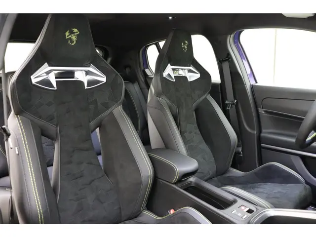 Abarth 600e Abarth Scorpionissima 54 kWh 2025 Elektrisch 7