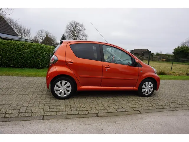Toyota Aygo 1.0 VVT-i Dynamic Orange LED 2012 Benzine 7