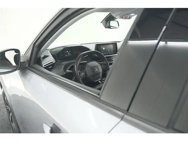 Peugeot e-2008 EV Allure 50 kWh 2021 Elektrisch 3