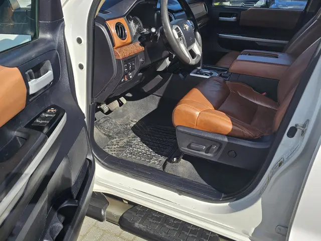 Toyota Tundra 5.7L V8 2015 Benzine 16