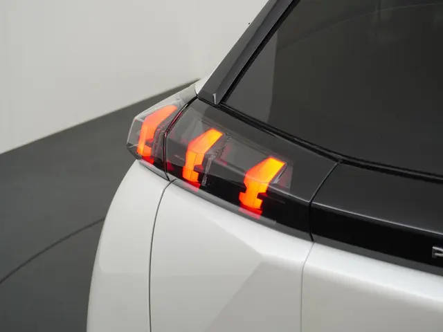 Peugeot e-2008 EV Allure 50 kWh 2023 Elektrisch 9