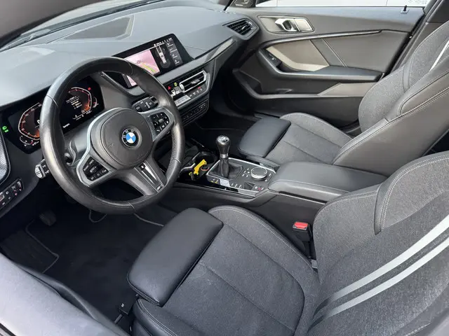 BMW 1 Serie 118i Executive Edition M 2020 Benzine 41