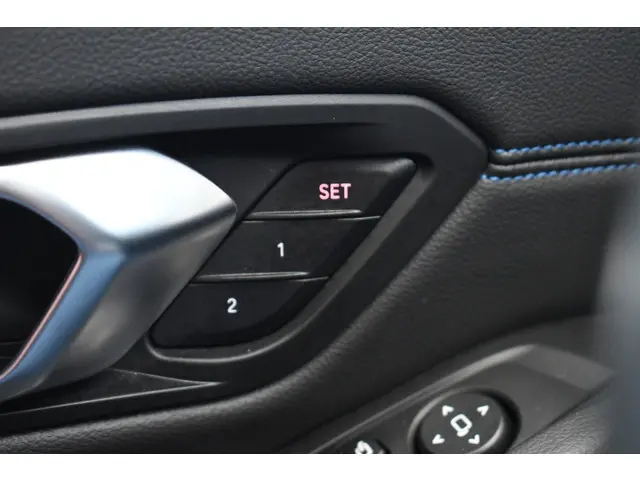 BMW 3 Serie Touring 330e M-Sport 2023 Hybride Benzine 24
