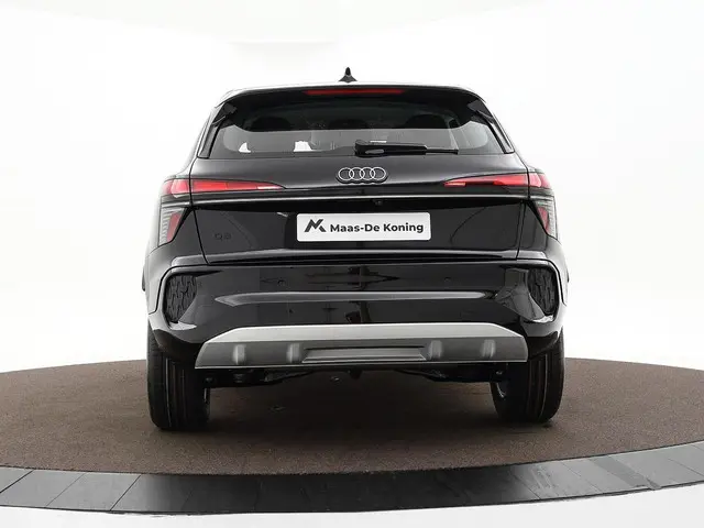 Audi Q3 1.5 200kW e-hybrid Pro line 272 PK 2026 Benzine 24