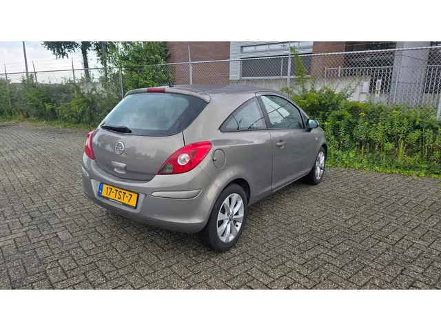 Opel Corsa 1.2-16V Anniversary Edition 2012 Benzine 4