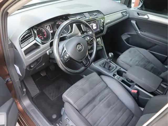 Volkswagen Touran 1.2 TSI Connected Series 2017 Benzine 46