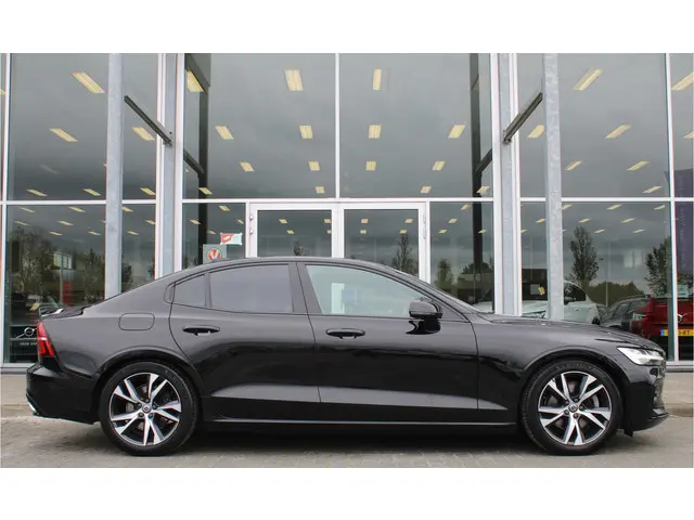 Volvo S60 T4 Automaat R-Design 2019 Benzine 2