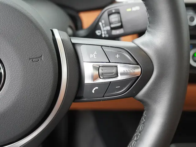 BMW 3 Serie 320i Luxury Edition 2019 Benzine 20