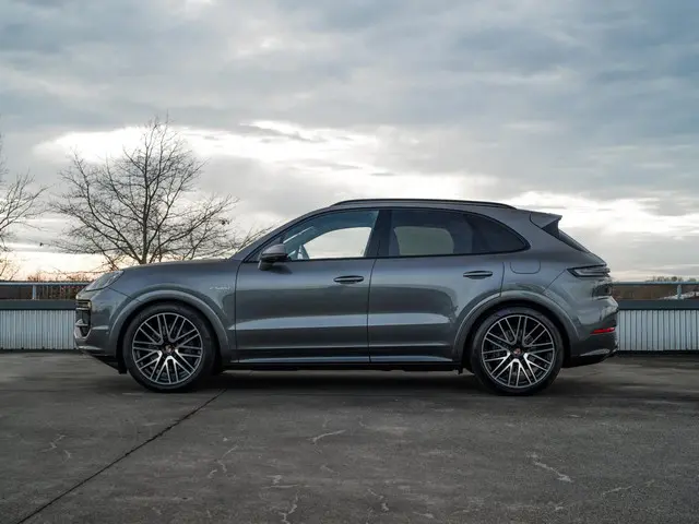 Porsche Cayenne 2