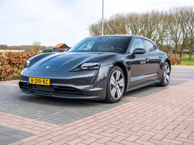 Porsche Taycan Sport Turismo 79 kWh 2022 Elektrisch 37
