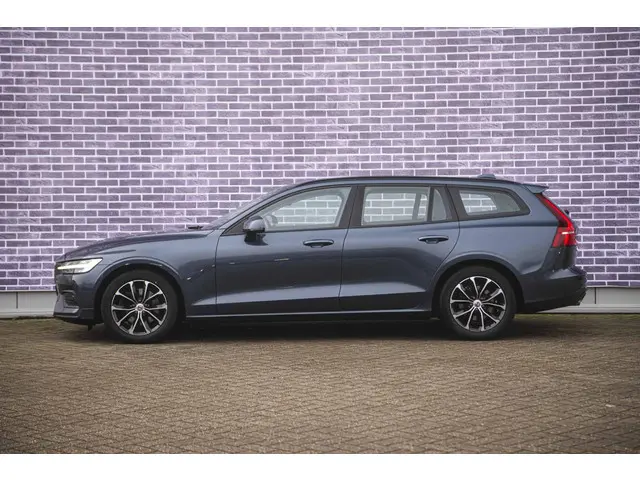 Volvo V60 2.0 B3 Momentum Advantage 2020 Benzine 4