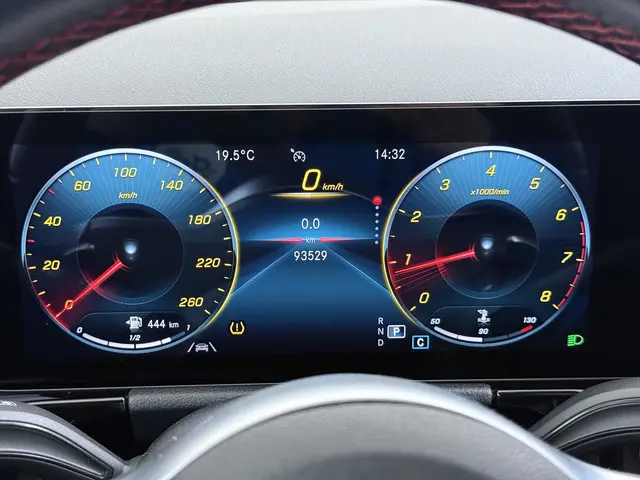 Mercedes-Benz GLA 180 AMG line 2021 Benzine 26