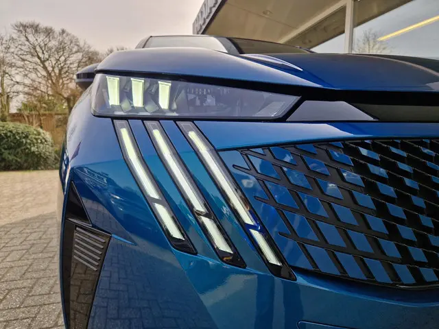 Peugeot 3008 1.2 Hybrid 145 GT 2025 Hybride Benzine 31