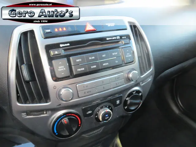 Hyundai i20 1.2i i-Deal 1 eigenaar 2015 Benzine 6