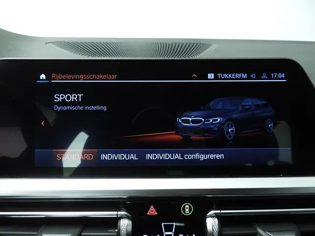 BMW 3 Serie Touring 318i 2022 Benzine 32