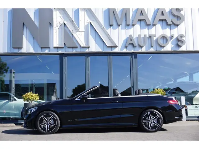 Mercedes-Benz C-Klasse Cabrio 180 AMG 2020 Benzine 2