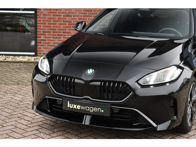 BMW 1 Serie 120 M-Sport 2024 Benzine 44