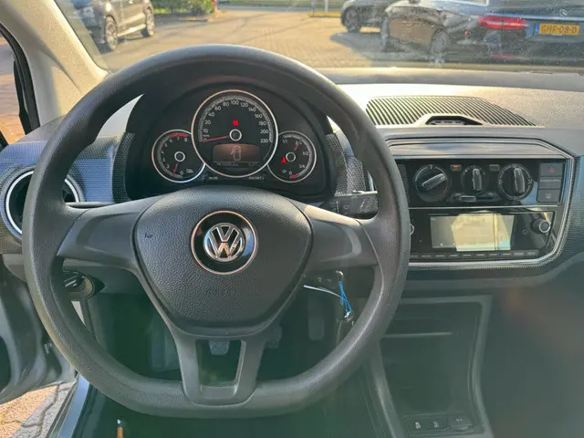 Volkswagen up! 1.0 BMT move up! 2019 Benzine 12