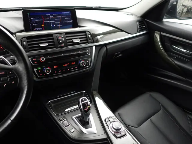 BMW 3 Serie 320i M Sport Aut- 2012 Benzine 8