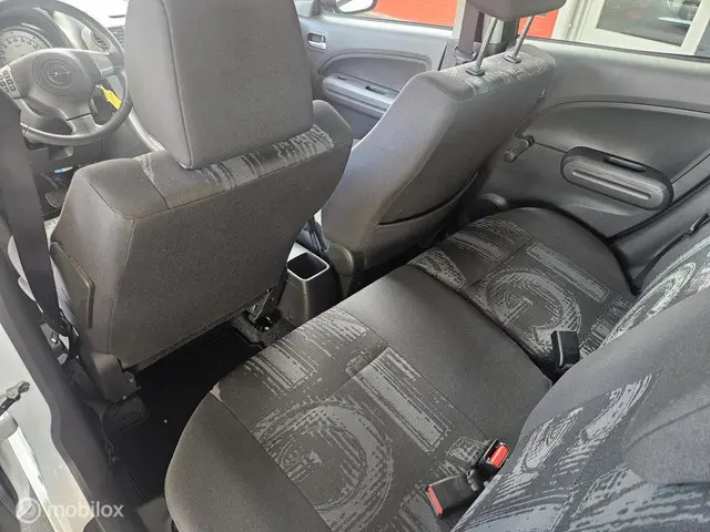 Opel Agila 1.2 Edition 2013 Benzine 10