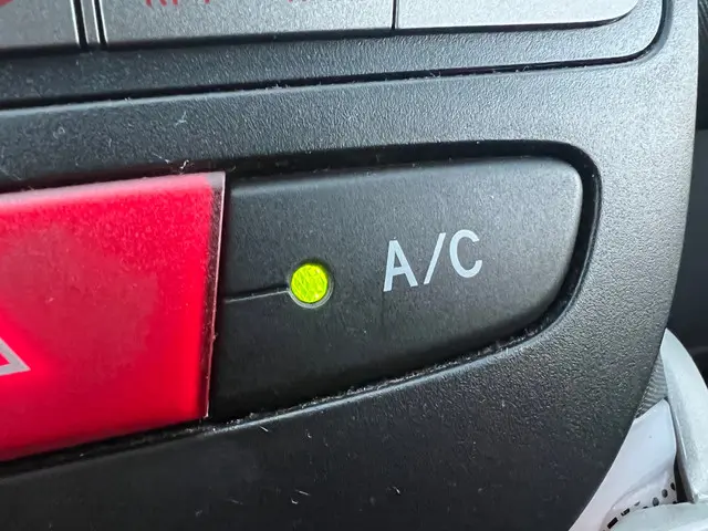 Peugeot 107 1.0 EXCLUSIVE NL-AUTO-NAP 2012 Benzine 56