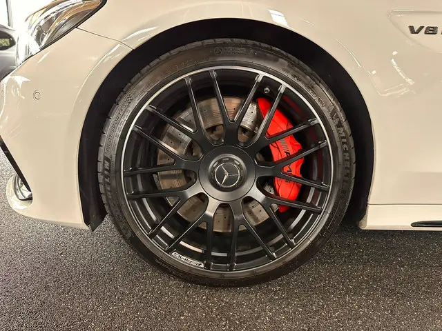 Mercedes-Benz C-Klasse AMG 63 S 2016 Benzine 8