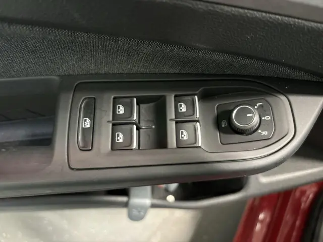 Volkswagen Golf 1.0 110pk DSG eTSI Life 2023 Benzine 6