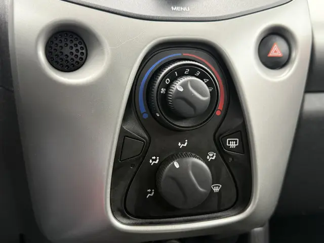 Toyota Aygo 1.0 VVT-i x-play 2014 Benzine 13