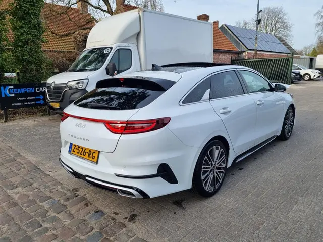 Kia ProCeed 3